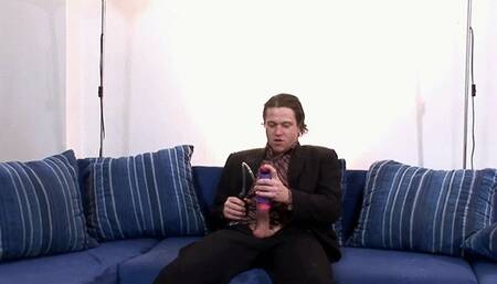 THIS SLUT MILF LOVES PUSSY PUMPING AND FISTING