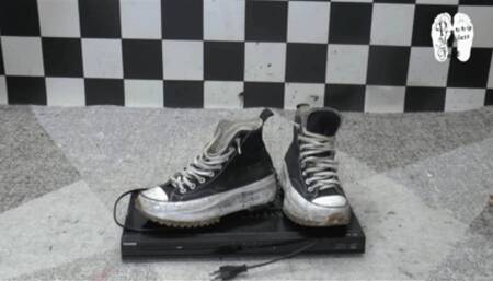 DVD-Player under old worn Chucks