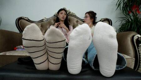 Beautiful and sexy Asian girls Xiaoying and Duoduo showcase their four sexy big feet2 4K