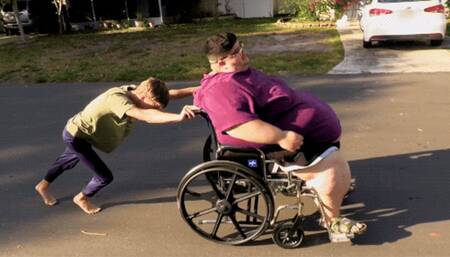 Notorious PIG &; Frank Funsize: Wheelchair Struggle - mp4 4k