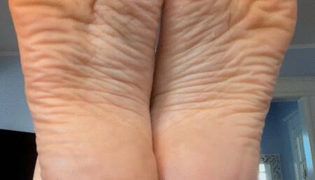 Floor Move Wrinkled Soles Video.