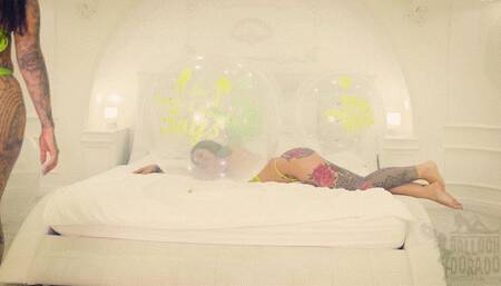 Megan And Caro pops a huge green and yellow Balloongarland HD Version