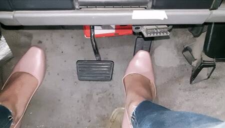 Cranking revving flat shoes