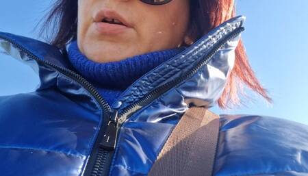 Italian girl farts on the street 4K