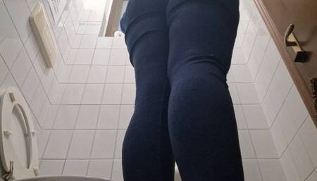 Hot farts in the Milan bar while I pee 1080HD