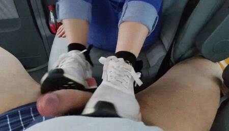 footsie in car
