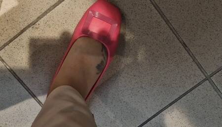 Sexy Italian feet and ballerinas in a public shoe shop 4K