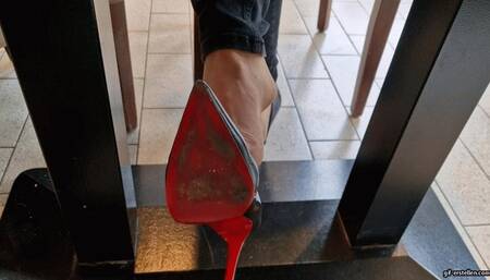 I have only one shoe left in the restaurant HD wmv 1920x1080