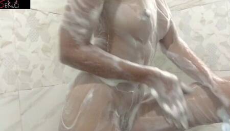 Cute Teen Girl Bathing Video - Senuli Bathing at Home