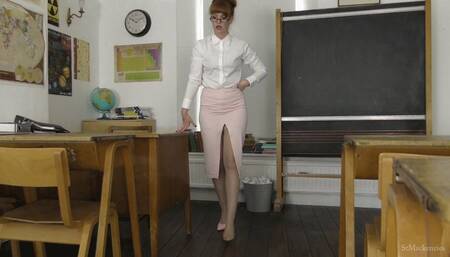 Sexy Miss Page Is Missing a Shoe