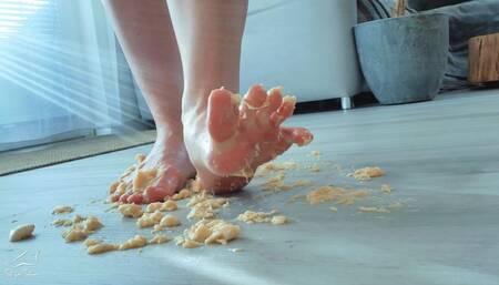 Banana vs. Young Feet - HD 1080p MP4