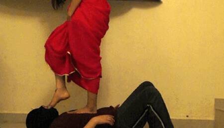 Indian Trampling In Saree - Tharki Sasur 3