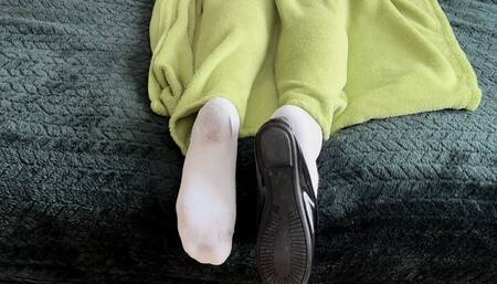 KIRA SOCK PLAY ON THE BED DIRTY WHITE NYLON FEET - MP4 MOB