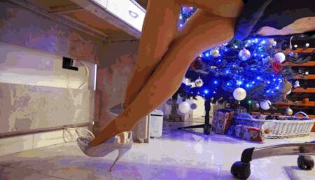 He is fascinated by her shoeplay WMV (1920x1080) FHD