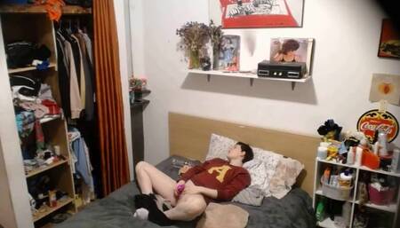 IPCAM – American teenager with short hair masturbates