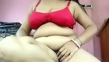 Sapna Bhabhi Quenched Her Thirst for Relief by Putting Her Fingers in Her Pussy - Poor Sapna Is Thirsty for Sex