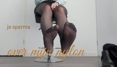 Je sperma over mijn nylon