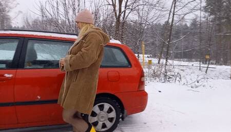 My car don't want to start in snowy day