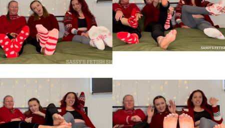 3 girl Christmas foot worship!