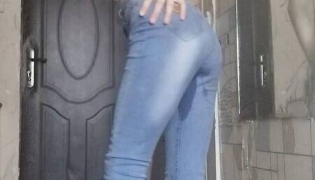 Carina pee in jeans for the first time