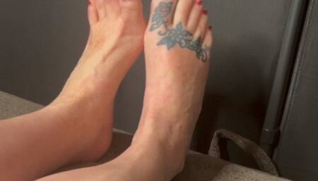 Sneeze inducing test - foot view