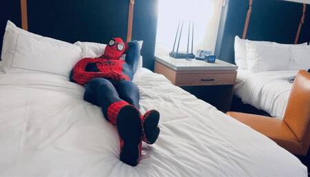 Kandylegs vs Spider-Man