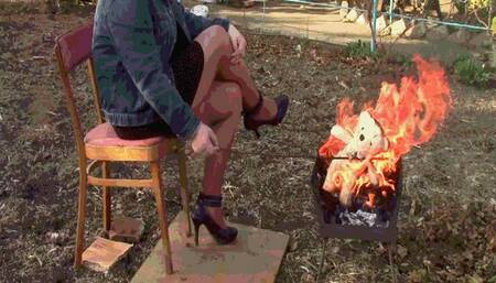 Bumping of leaves and soft toys