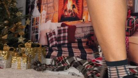 Amaya Blue walks around in high heels for you!