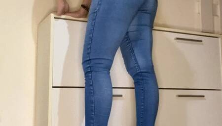 Farting in Jeans and high-heels