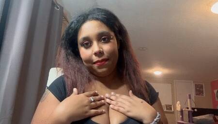 Roxie is 18 and has size 36H Boobs and wants to tell you about it