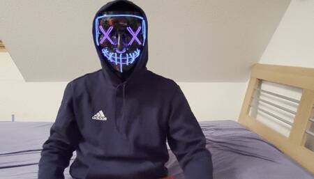 CUTE 18-YEAR-OLD TWINK TEASING HIS FEET & SNEAKER SOCKS