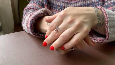 visible veins on hands mov