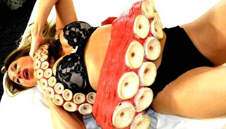 Relic Huntress 9: Tingler! (starring Hollywood) (MP4)