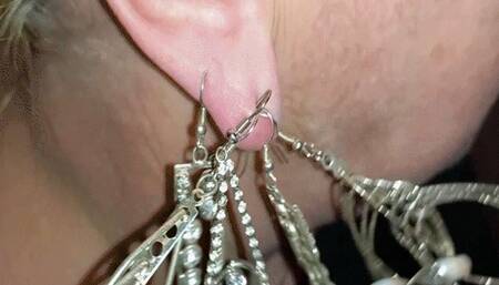 Many heavy earrings on one earlobe MP4