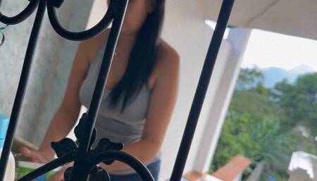 Kalinda starts the silver Fiat cold