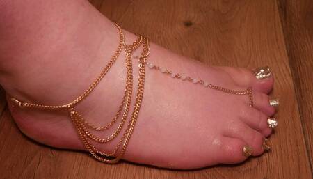 Secrets of the BBW Right Foot: The Personification of Femininity (no talking)