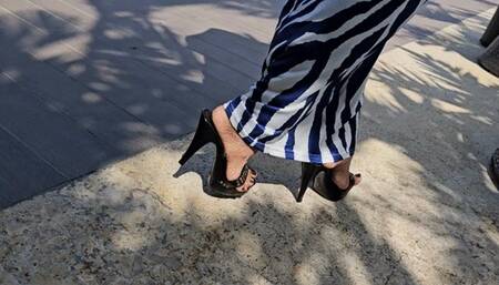 Milah Arches sublime Dangling in the pool on black Kiara heels