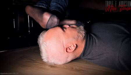 The Sniffer Under my Chair 3 WMV HD