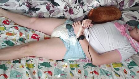 Diaper sissy cums in wet diaper with magic wand