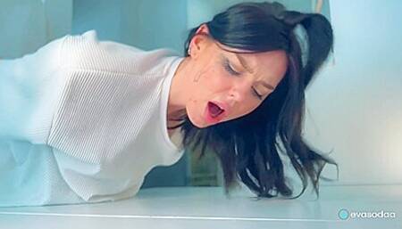 Eva Soda - Podsmotrel Za Svodnoi Sestroi Na Kuhne I Trahnul Do Slez / Svodnaya Rasplakala