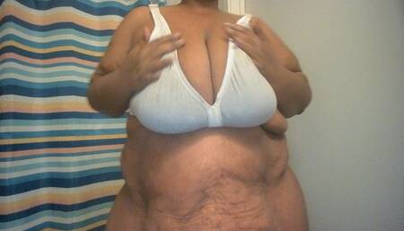 Fat Girl naked on toilet showing off feet