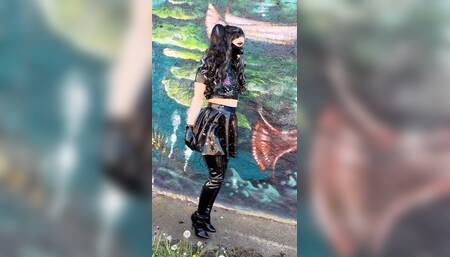 Latex and Overkneeboots outdoor