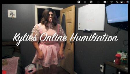 Sissy Kylies Cam Playtime