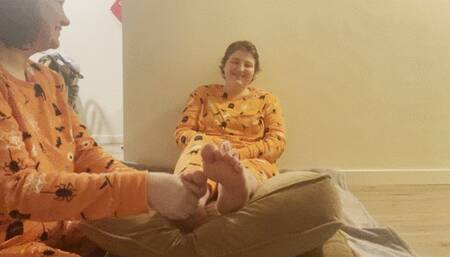 Phoenixxx Can’t Take Toe Tickles