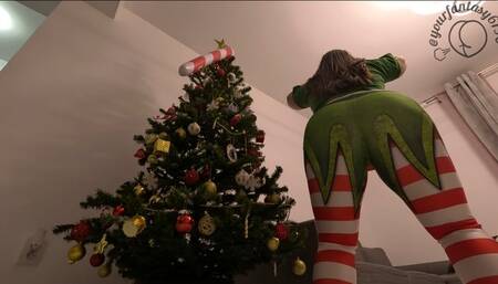 Farting squats in Christmas leggings