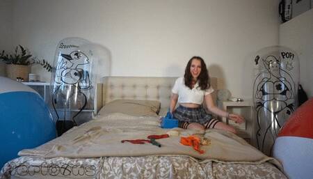 Saskia gets rid of some old anime balloons