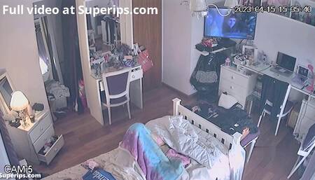 IPCAM – American college girl masturbates watching porn