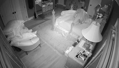 IPCAM – Mature German mom gets fucked hard on her bed