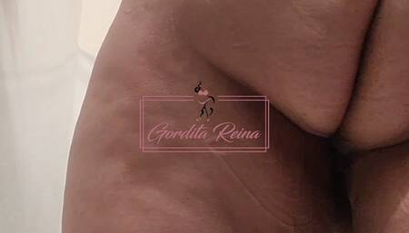 Ssbbw latina showers and washes green hair