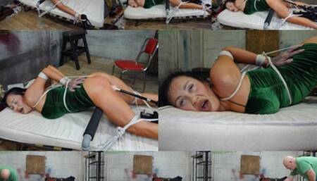 Fucking her brains out with a relentless fucking machine (MP4 SD 3500kbps)